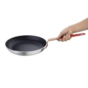 Stekpanna i aluminium med non-stick beläggning Ø 280 mm - Hygiplas rött handtag SEO: Bekymmersfri matlagning, Teflon Platinum Pl