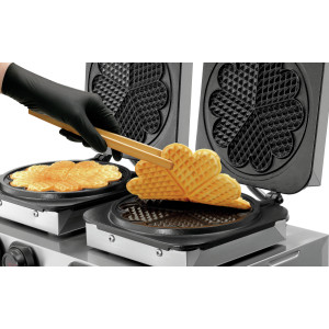 Professional Double Waffle Maker - 2 x 5 Heart-shaped Waffles - Bartscher