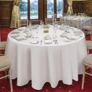 Round White Tablecloth Ø 3050 mm in Polyester Mitre Essentials - Durable quality & professional elegance