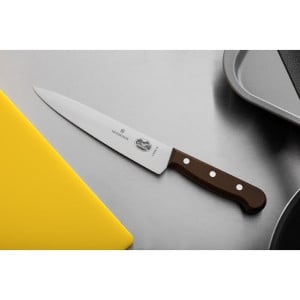 Keittiöveitsi Victorinox 190 mm puukahvalla.