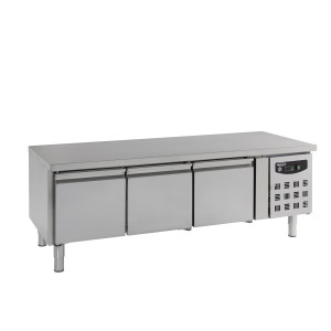 Positivt kylt bord GN 1/1 med 3 dörrar - CombiSteel