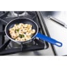 Teflon-pinnoitettu alumiinipannu sinisellä kahvalla 20 cm - Gastronoble