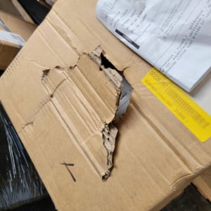 Väggmonterad hylla i rostfritt stål - L 1500 x D 300 mm - Dynasteel