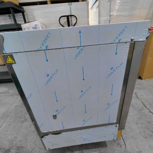 Ammattimainen astianpesukone huuhtelunesteen ja pesuaineen annostelijalla sekä tyhjennyspumpulla - 50 x 50 cm - Dynasteel