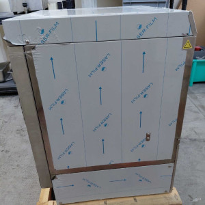 Ammattimainen astianpesukone huuhtelunesteen ja pesuaineen annostelijalla sekä tyhjennyspumpulla - 50 x 50 cm - Dynasteel