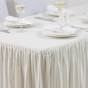 Nappe ja vaaleat, poimutetut suorakulmaiset pöytäliinat 750 x 1820 mm - FourniResto - Fourniresto