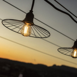 Outdoor Light Garland with Steel Lampshades and Filament Bulb - Chic Cage Light - Lumisky